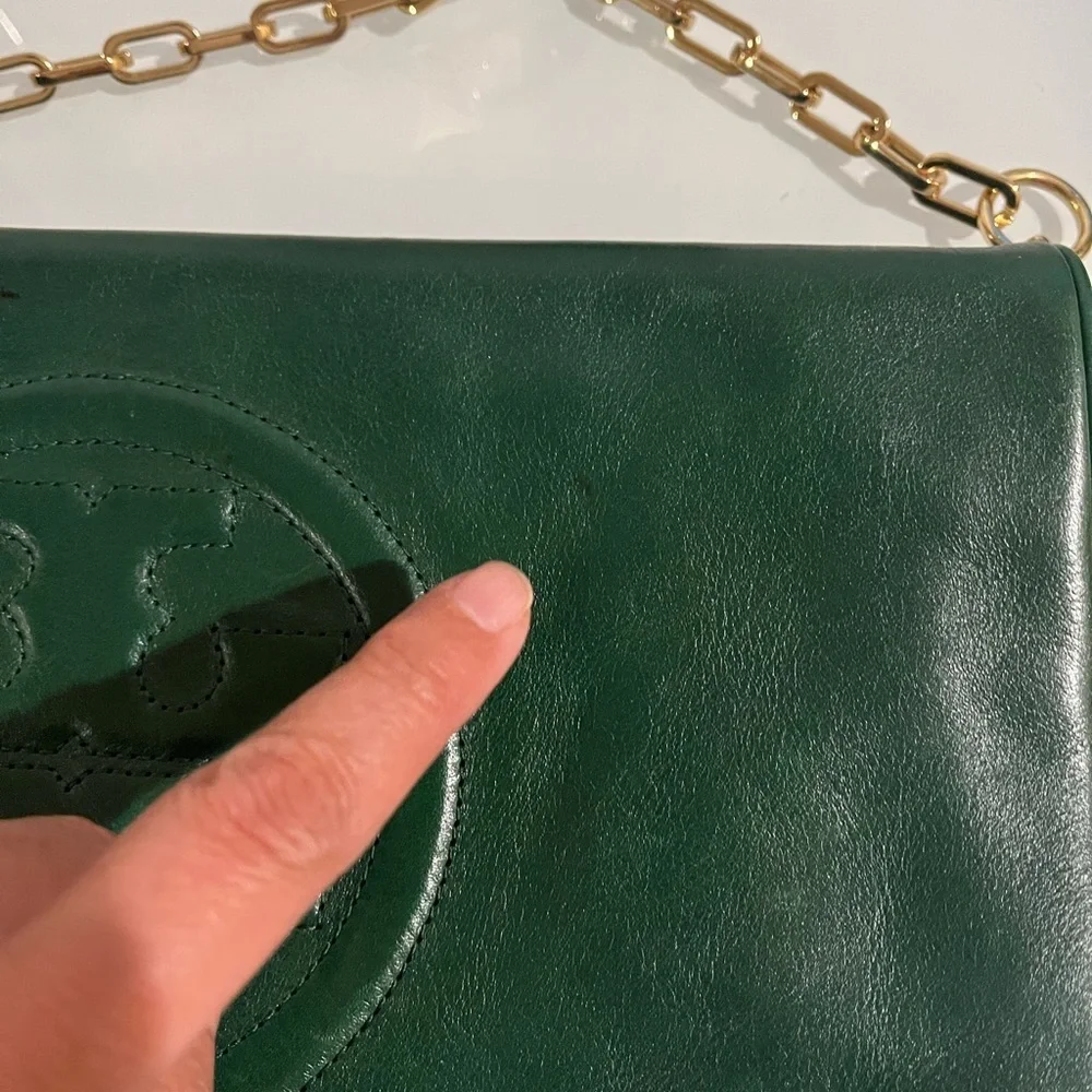 TORY BURCH DARK GREEN CLUTCH WITH GOLD CHAIN